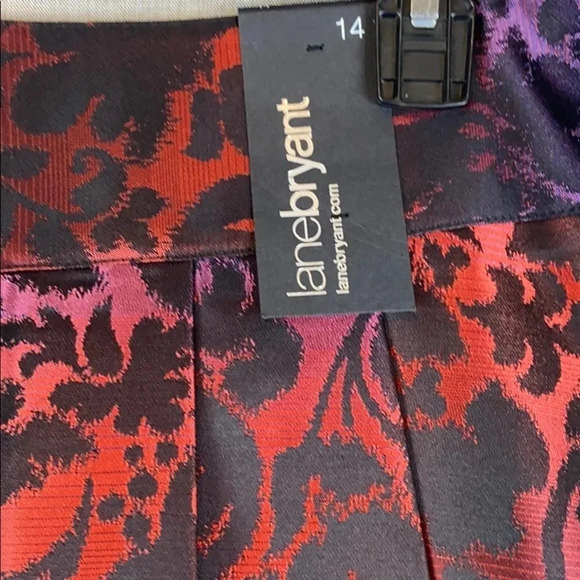 Lane Bryant NEW Women’s 14 Pleated Front Skirt Damask Red Black Shimmer - Picture 4 of 5